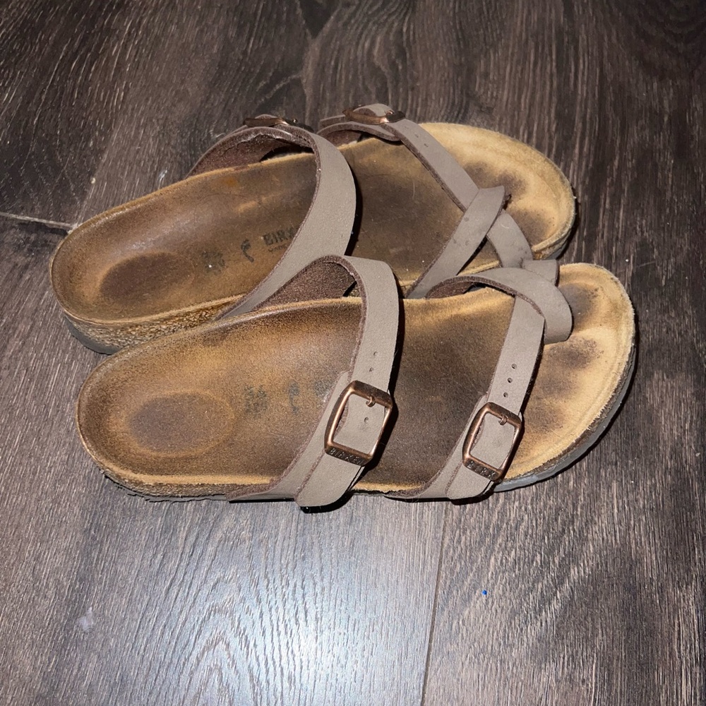 Birkenstock-Youth girls size 34 Mayari sandals. GUC. A lot of life left.